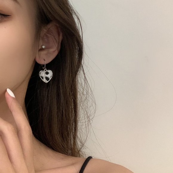 💕Last one Cow Print Hear Huggies Hoops Earrings - Picture 7 of 12